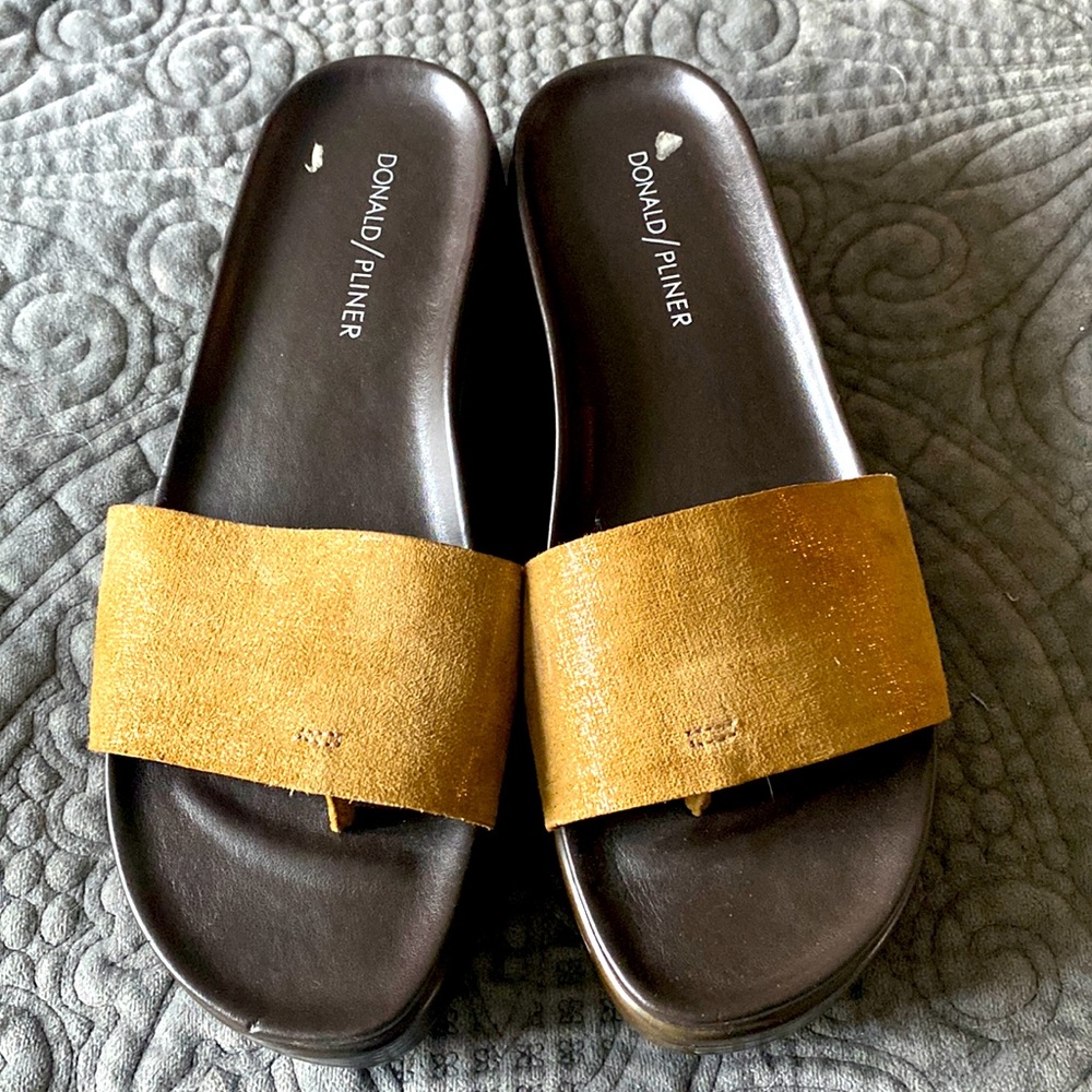 Donald Pilner brown and gold sandal